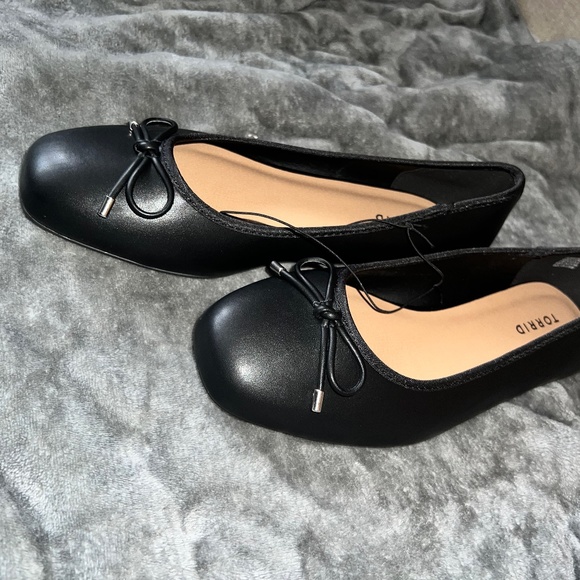 Shoes - Bow Detail Square Toe Flat